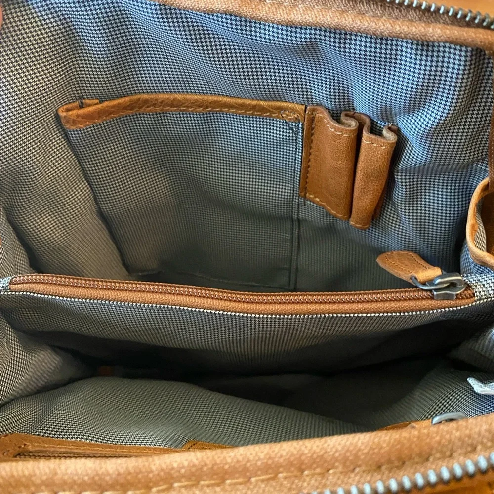 Spikes and Sparrow Tan Leather Backpack - Picture 4 of 7